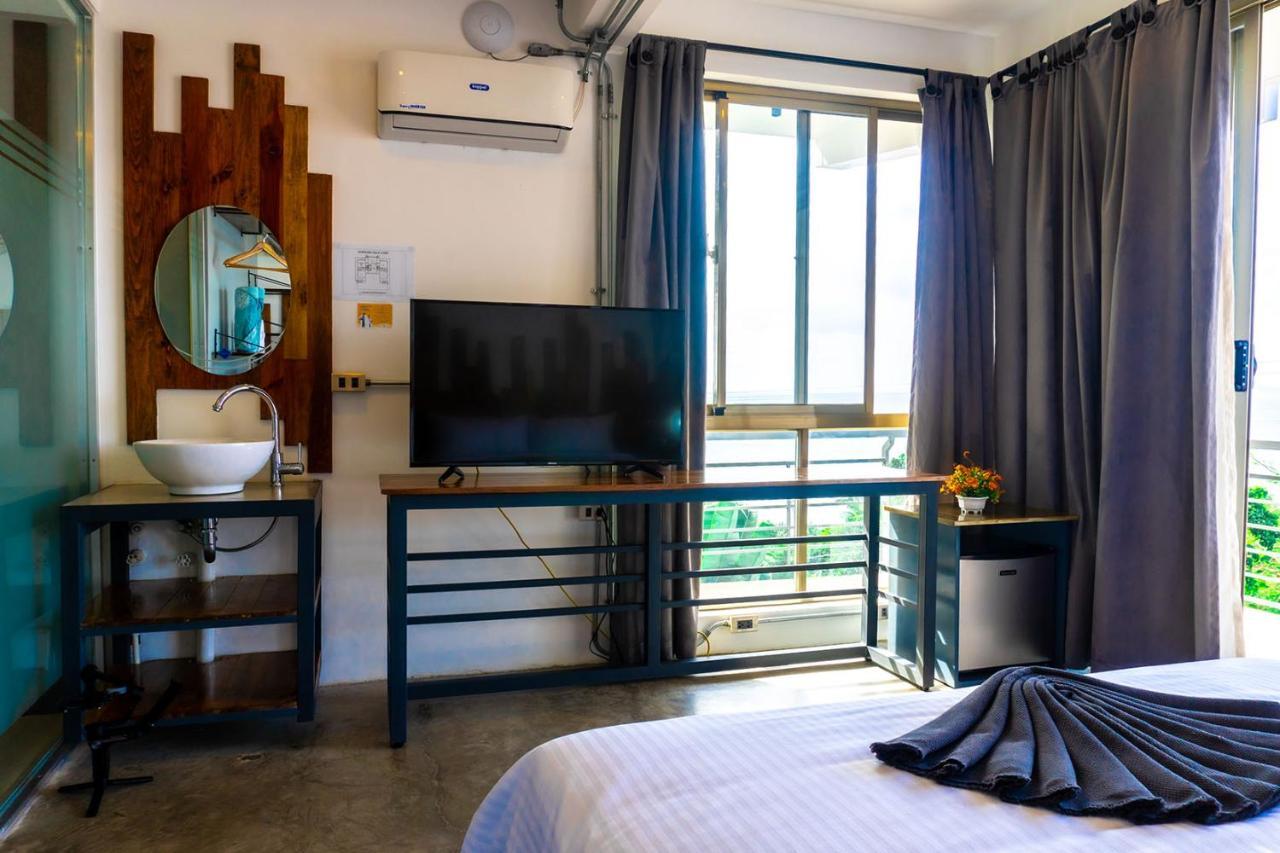 Av Suites Puerto Galera Exterior photo