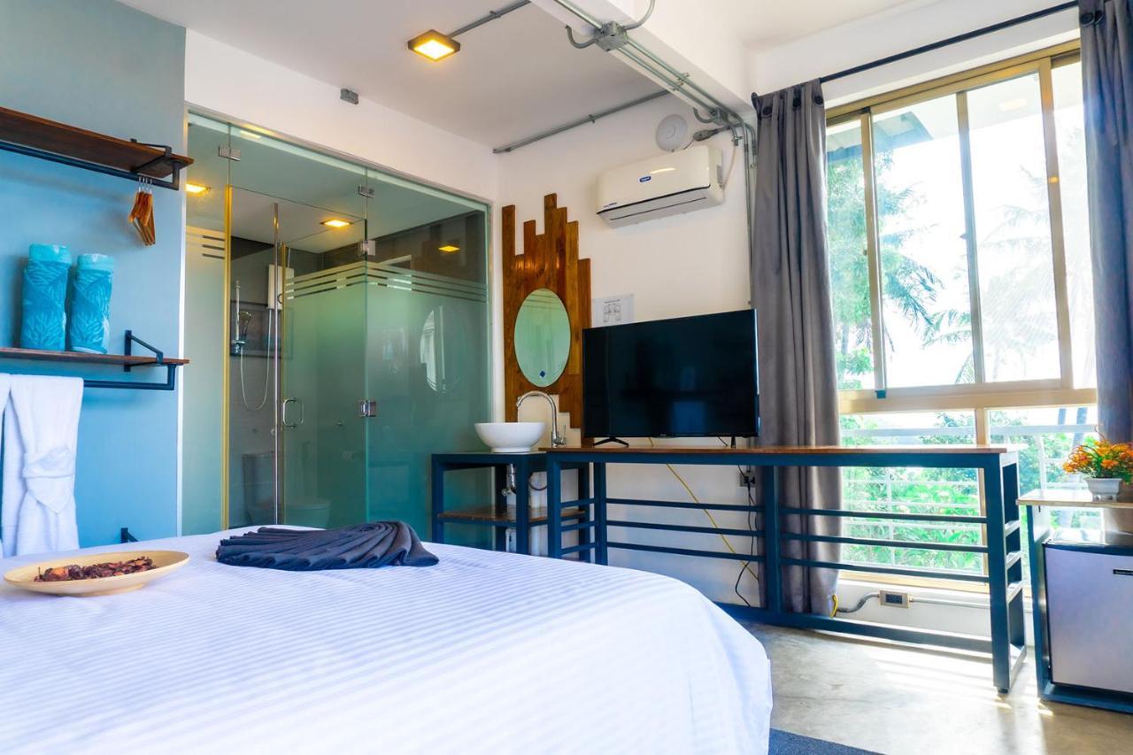 Av Suites Puerto Galera Exterior photo