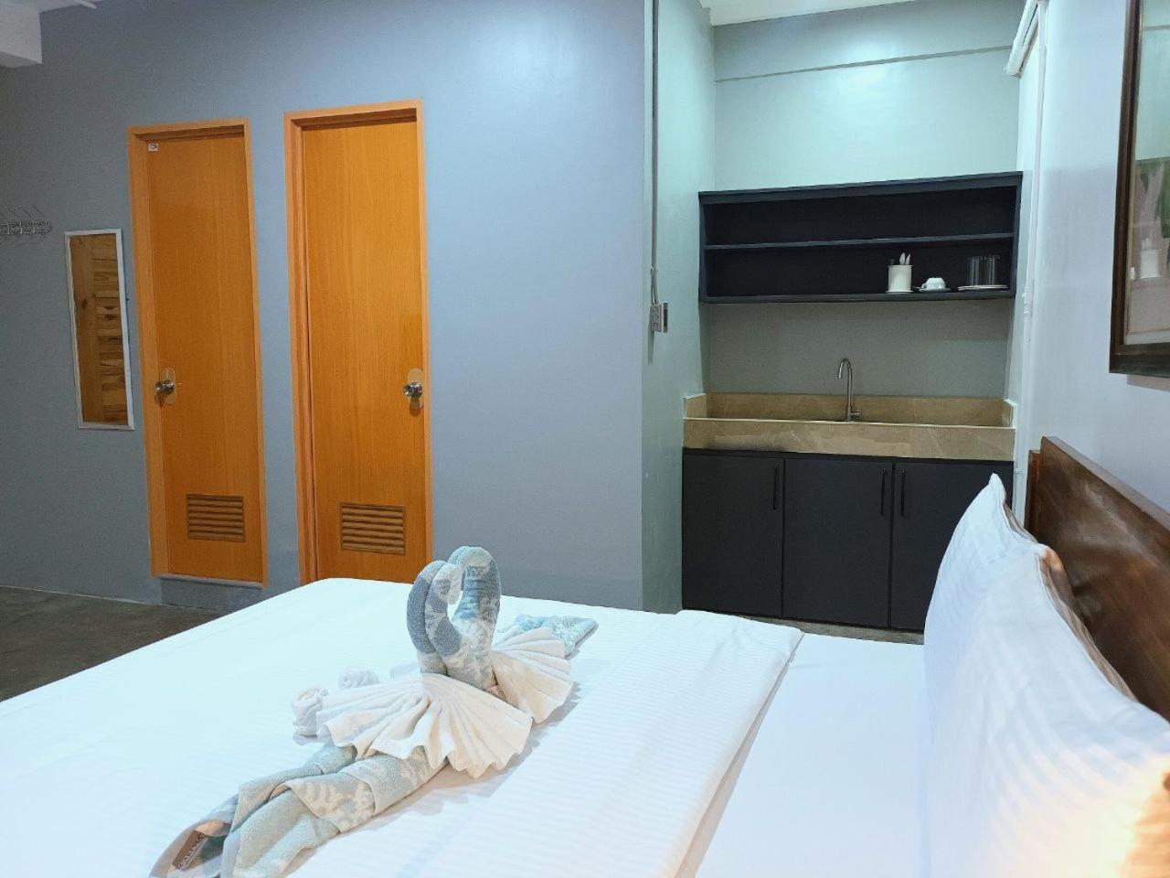 Av Suites Puerto Galera Exterior photo