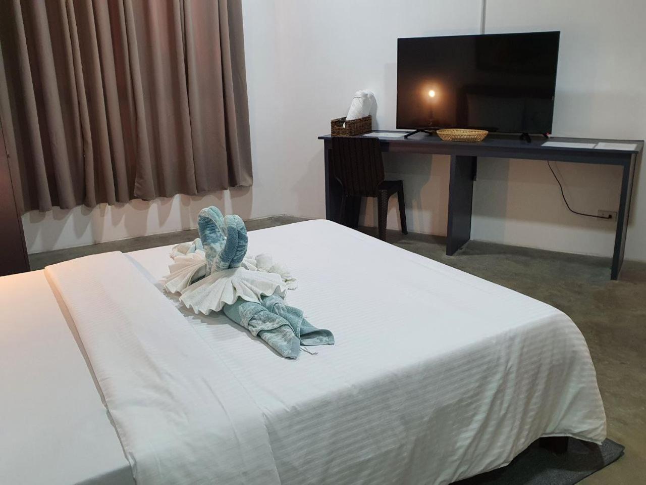 Av Suites Puerto Galera Exterior photo