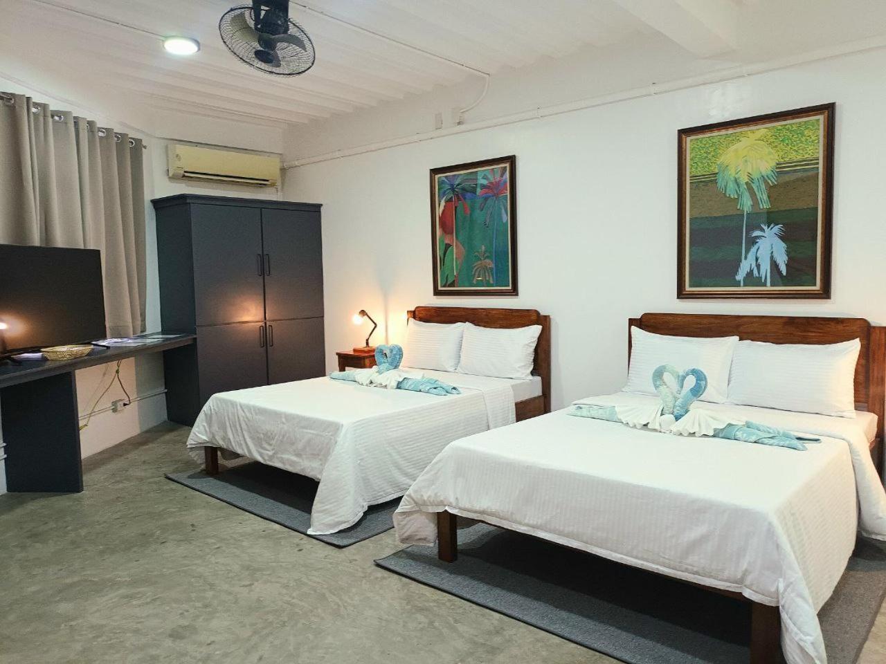 Av Suites Puerto Galera Exterior photo