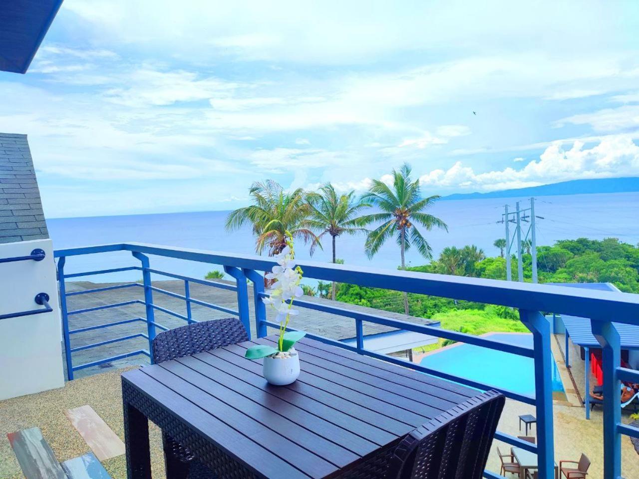 Av Suites Puerto Galera Exterior photo