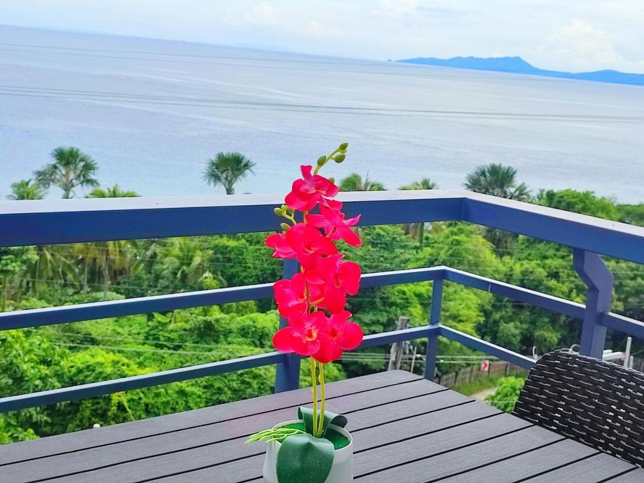 Av Suites Puerto Galera Exterior photo