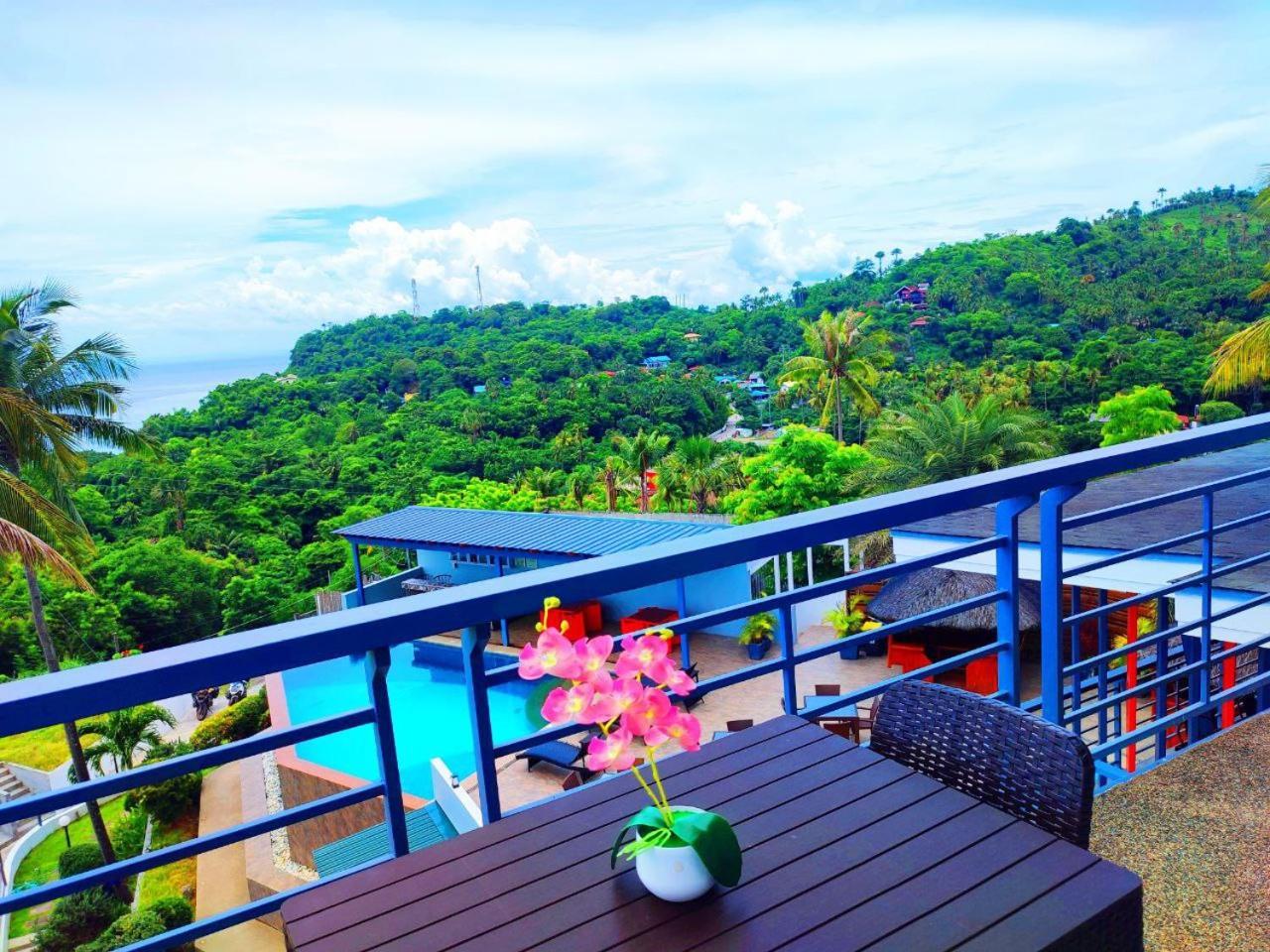 Av Suites Puerto Galera Exterior photo
