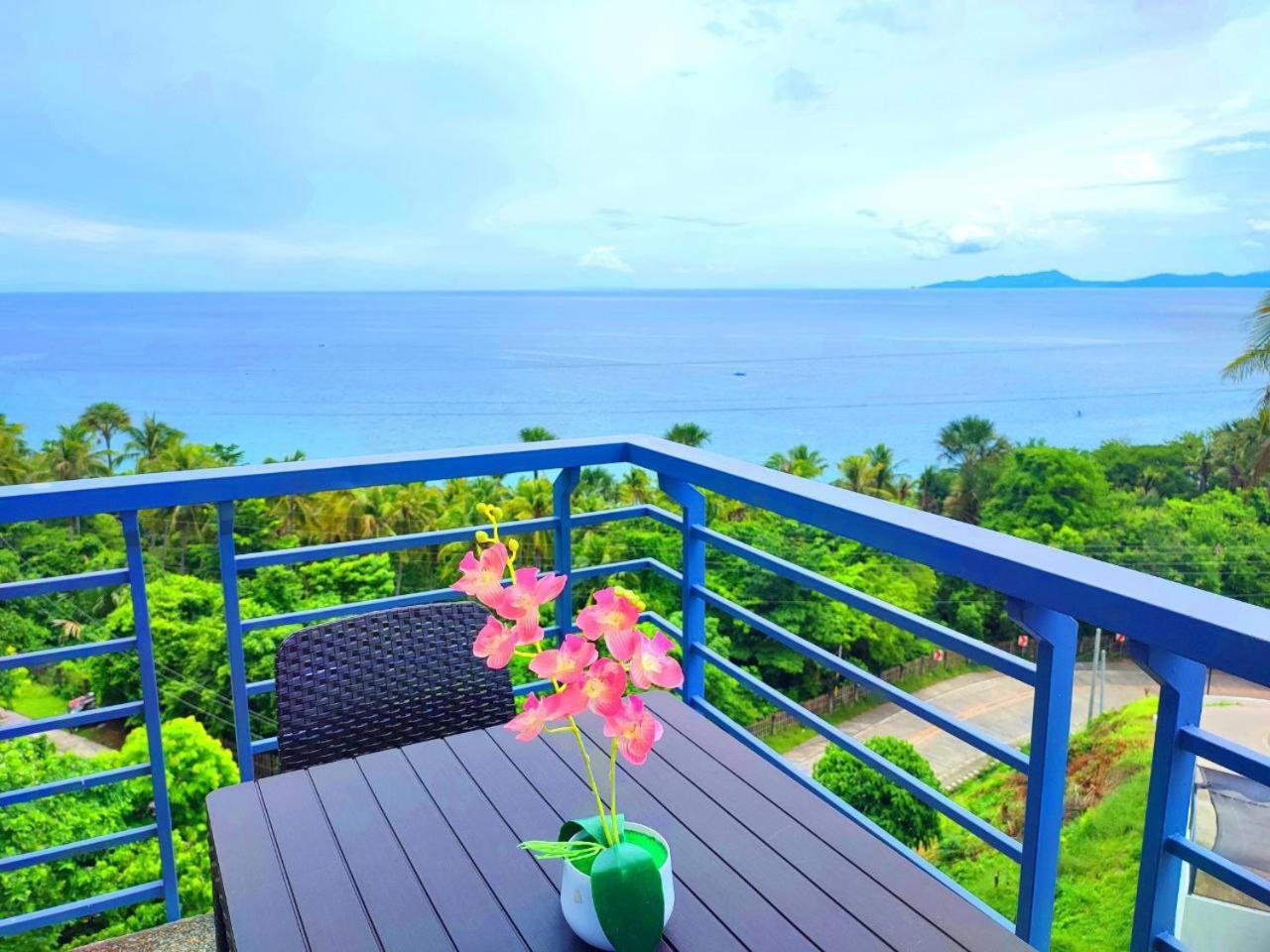 Av Suites Puerto Galera Exterior photo