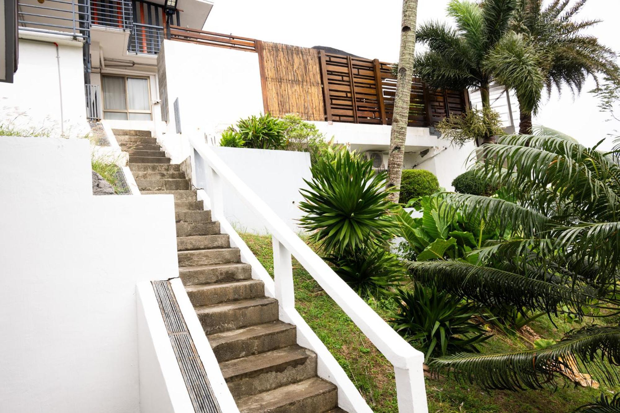 Av Suites Puerto Galera Exterior photo