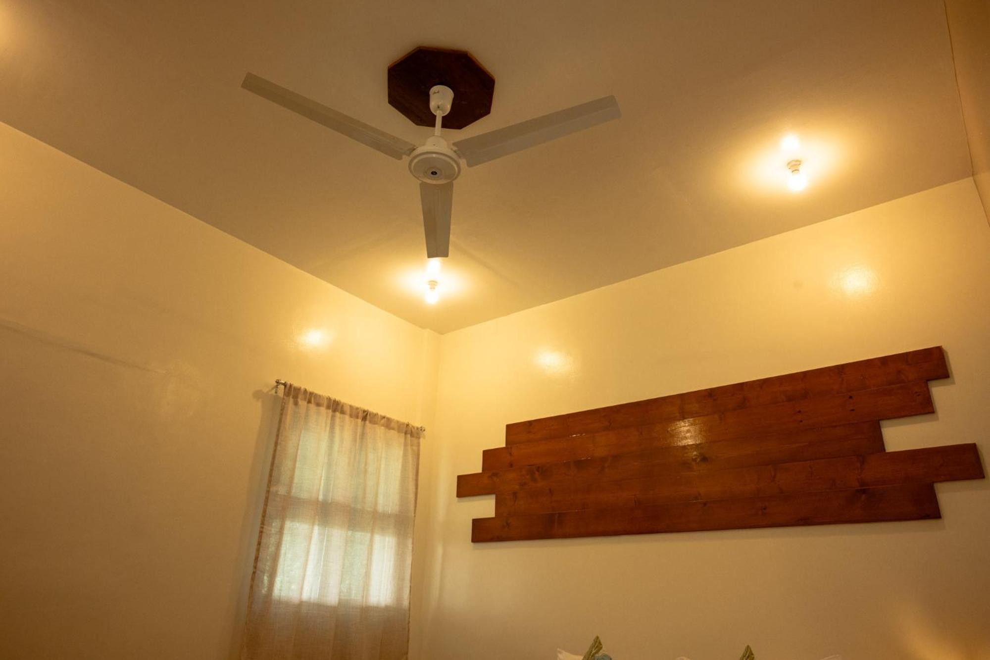Av Suites Puerto Galera Exterior photo
