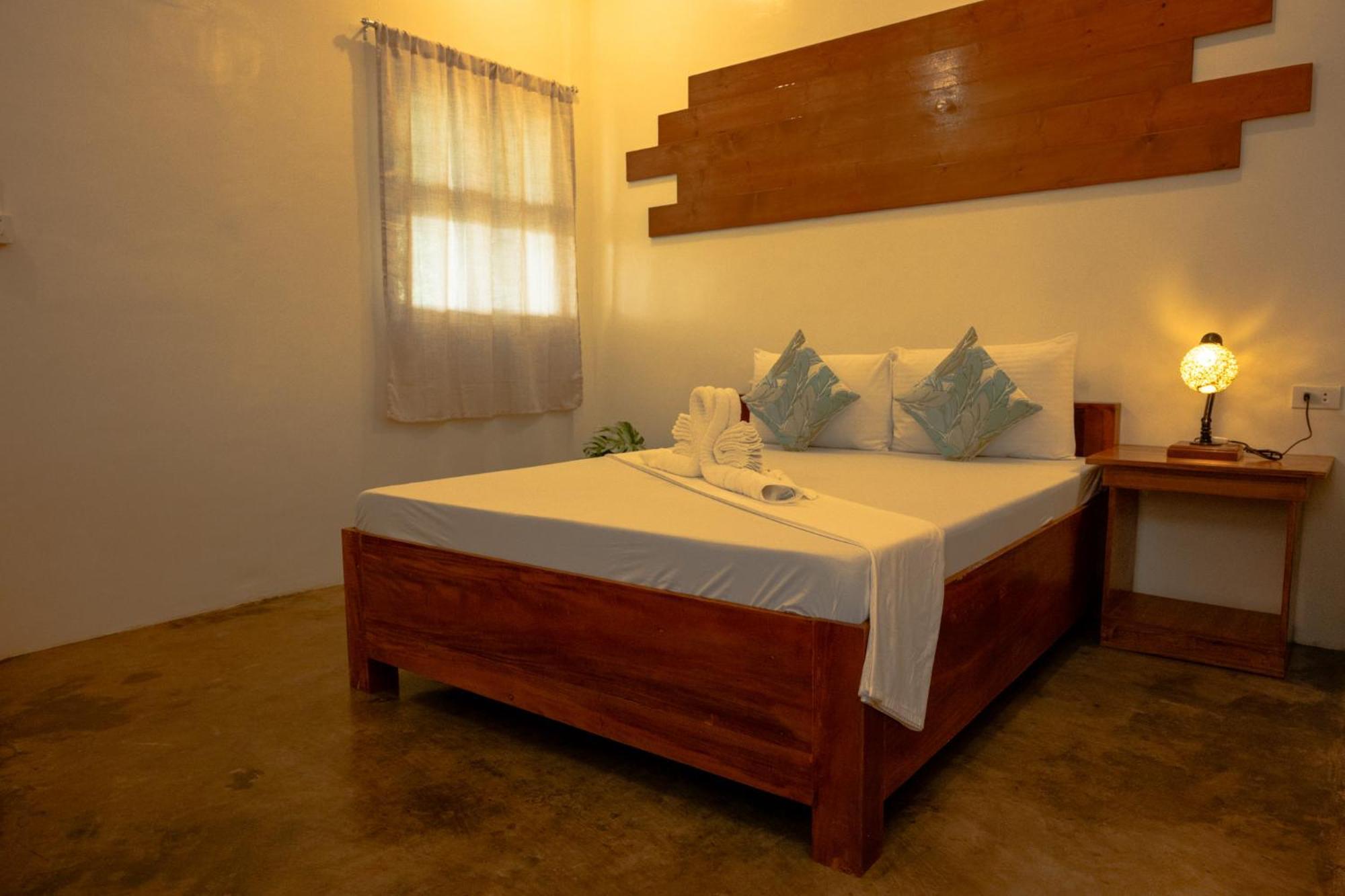 Av Suites Puerto Galera Exterior photo