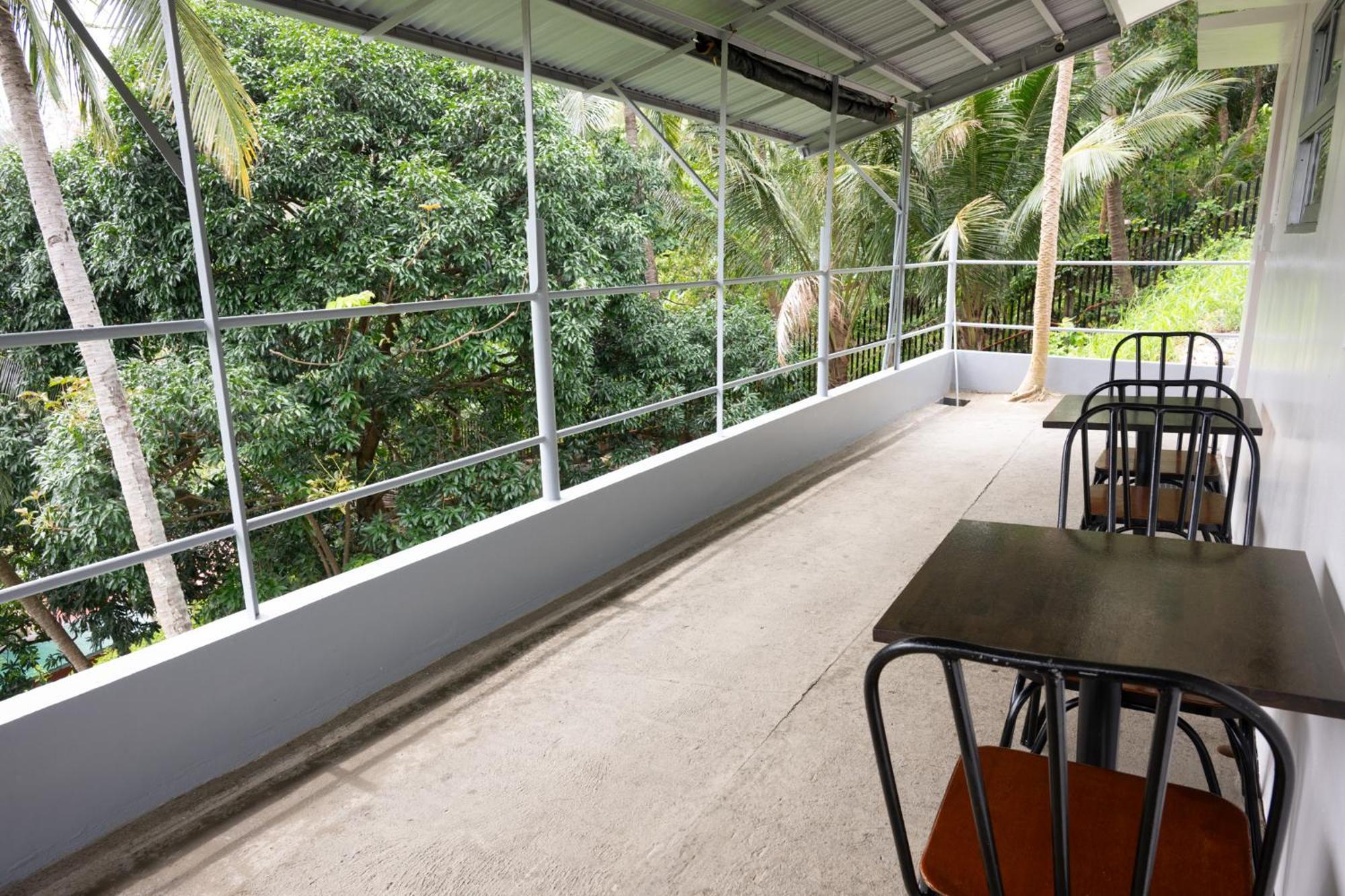 Av Suites Puerto Galera Exterior photo